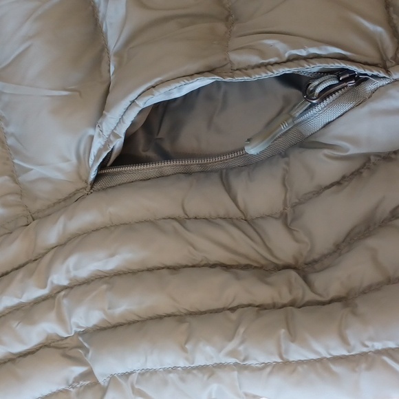 32 degrees, sz M, gray puffer vest, full zip with 2 pockets. - Picture 6 of 8